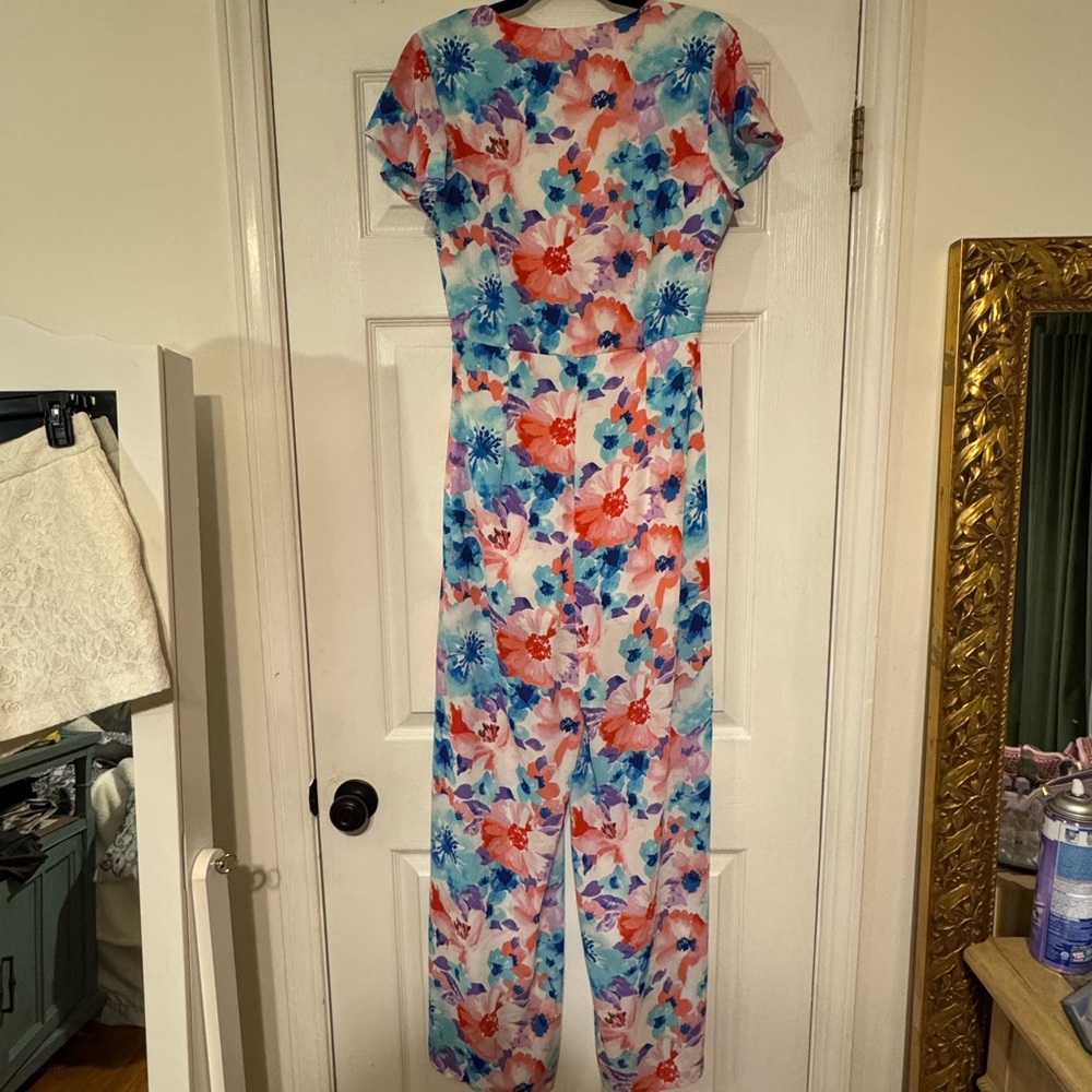 Aura Floral Jumpsuit Cut Out Middle Short Sleeve Size Medium - Picture 7 of 8